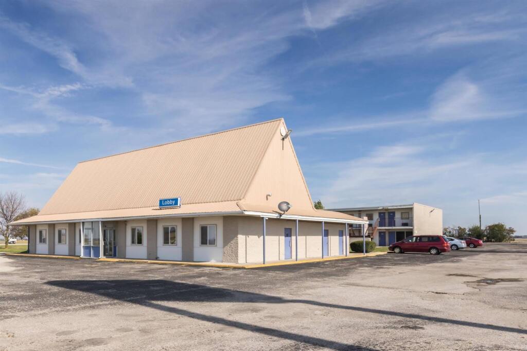 Motel 6 Mattoon, IL image