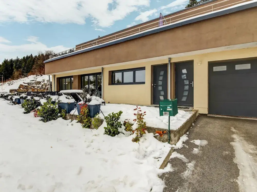Beautiful Cottage in La Chaux With Jacuzzi