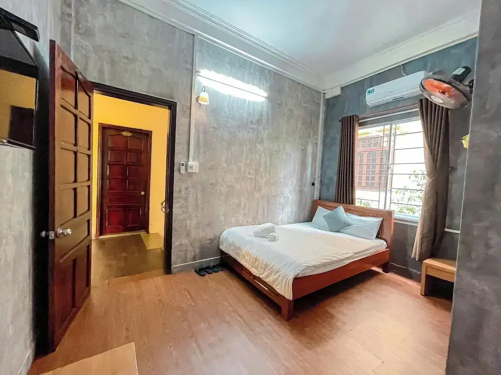 Economy room