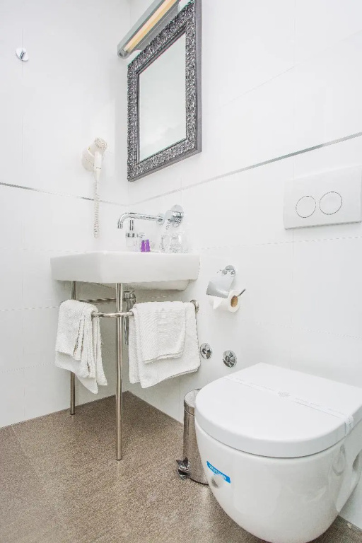 Standard Double room with balcony (full double bed)