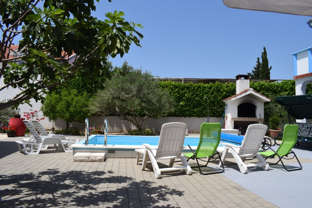 Отель Apartment Den - with pool: C3 Tribunj, Riviera Sibenik, фото 5