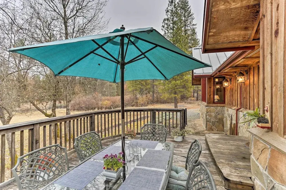 Peaceful Shasta Cascade Getaway on 15-acre Ranch!