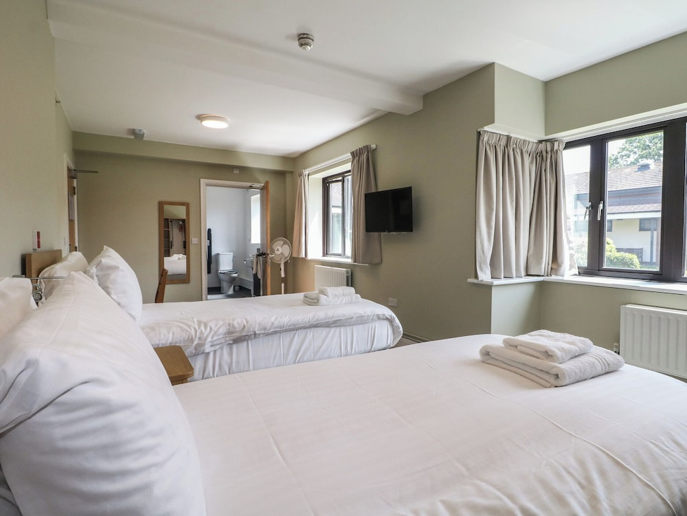 Marine Court Ground-floor Accessible Twin