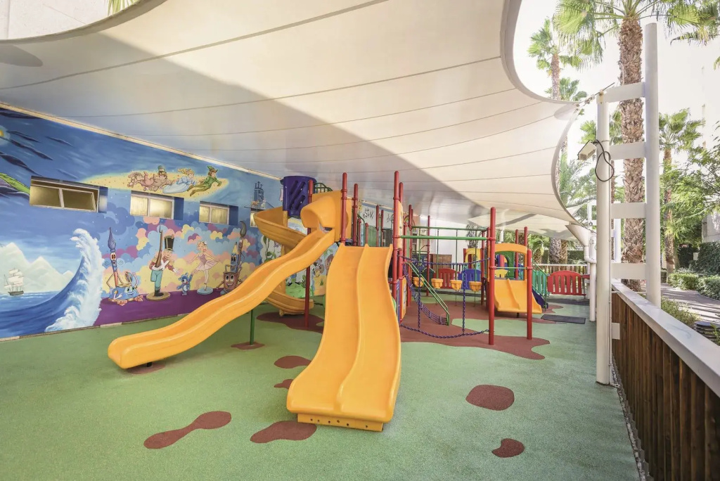 Apartamentos Estival Park — La Pineda, Catalonia