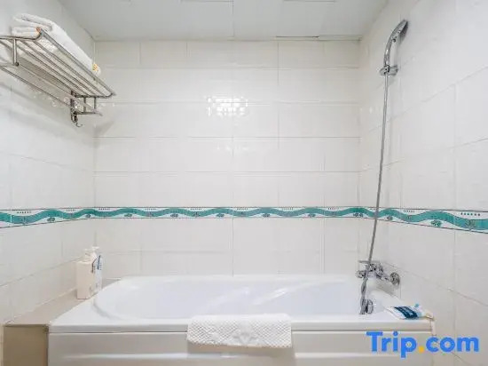 Двухместный номер Standard двуспальная кровать в Linghai Hotel