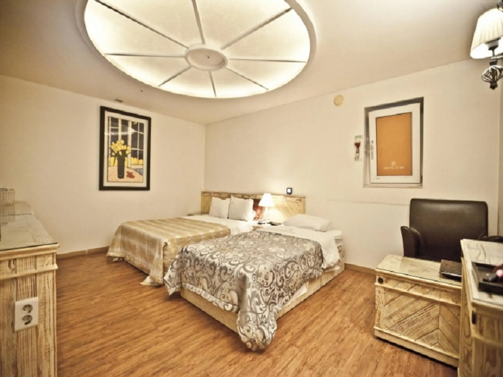 Hotel Star — 3
