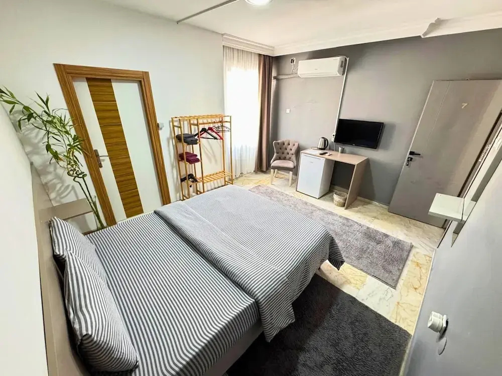 Classic Double room with city view (full double bed)