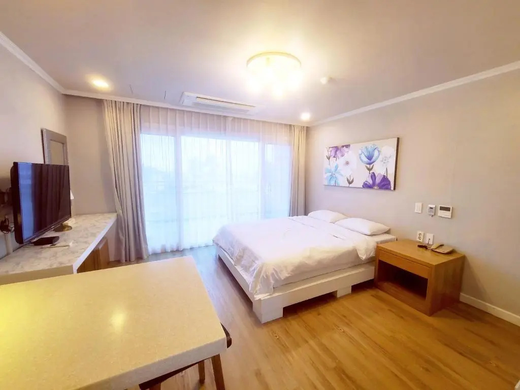 Deluxe Double room with sea view (full double bed)