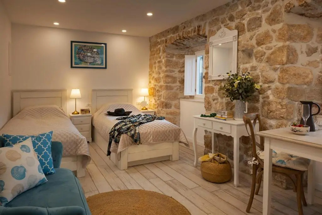 Stayeva 11 image rooms