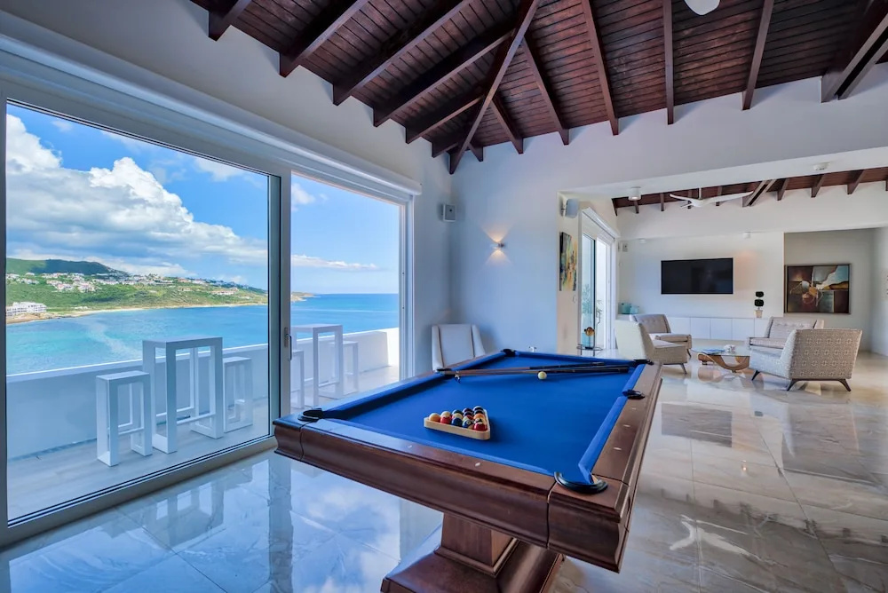 6 Bedrooms Luxury Villa with balcony