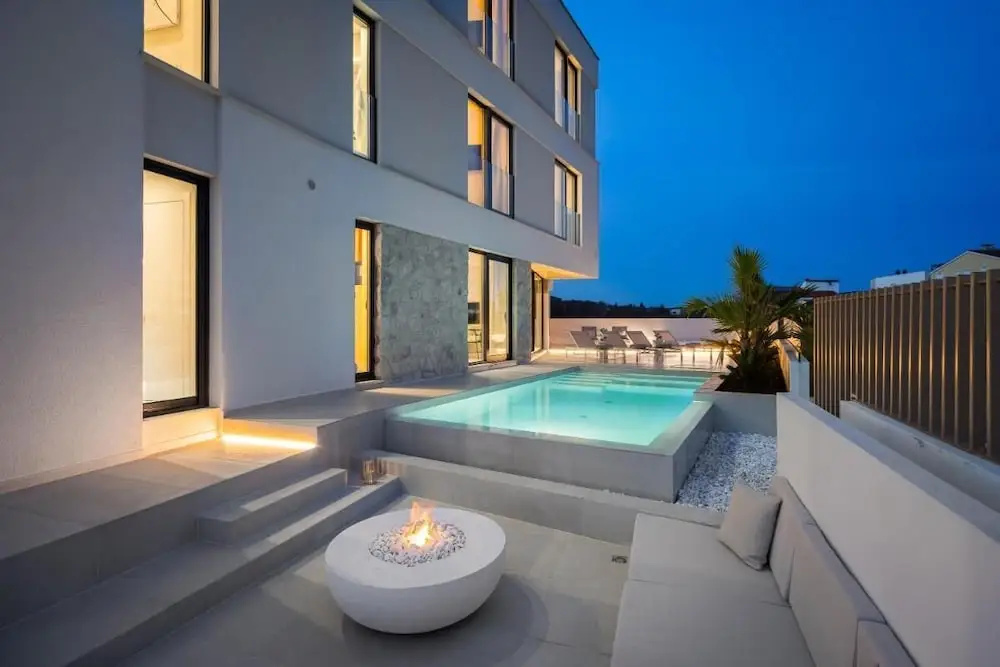 Luxury Seafront Villa Noles With Heated Pool, Jacuzzi, EV Near Zadar
