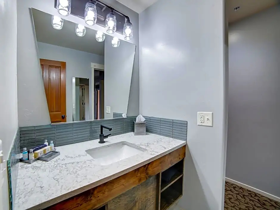 Double Suite (full double bed)