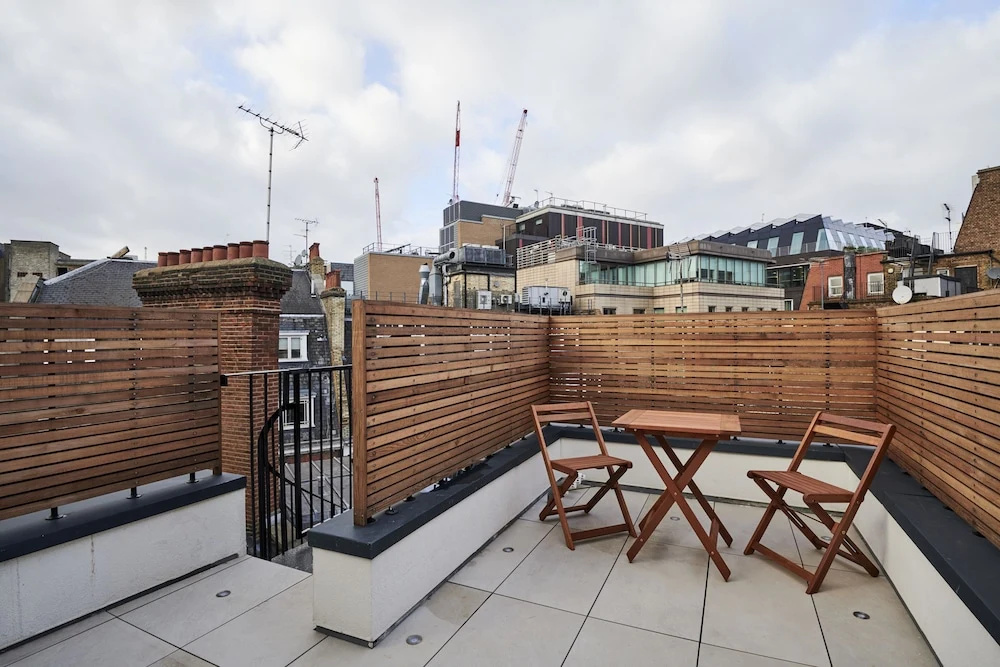 Lovely Mayfair Suites by Sonder