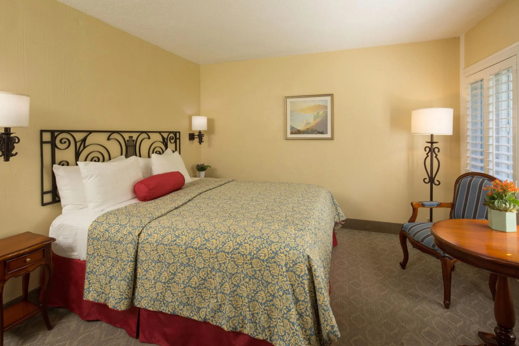 Normandy Inn — 5