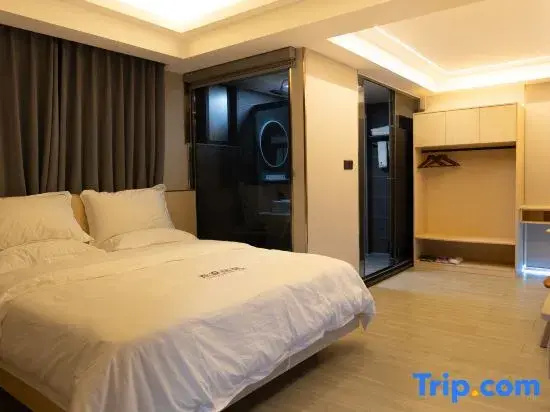 Standard Double room with city view (full double bed)