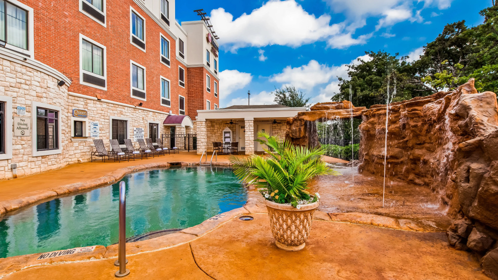 Best Western Premier Crown Chase Inn & Suites - Général
