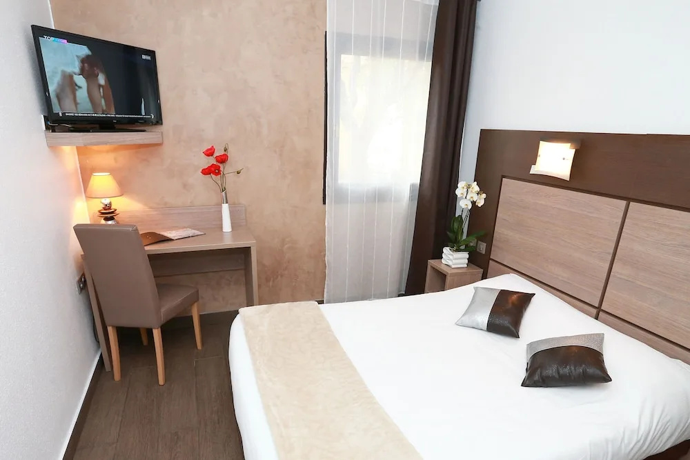 Standard Double room (full double bed)