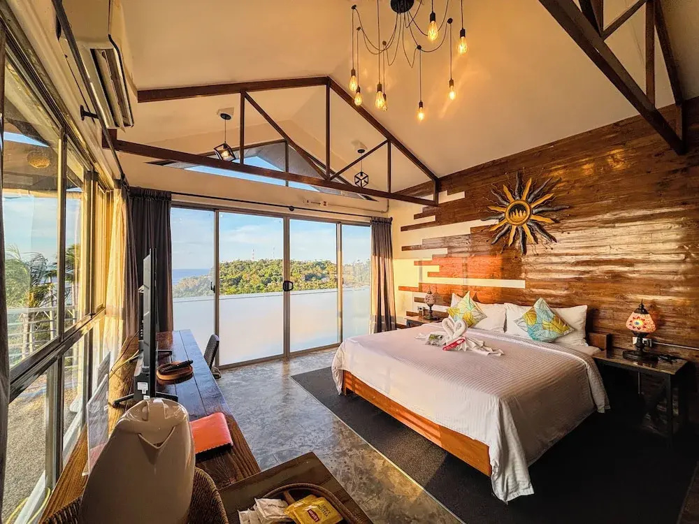 Premium Double Suite with sea view (full double bed)