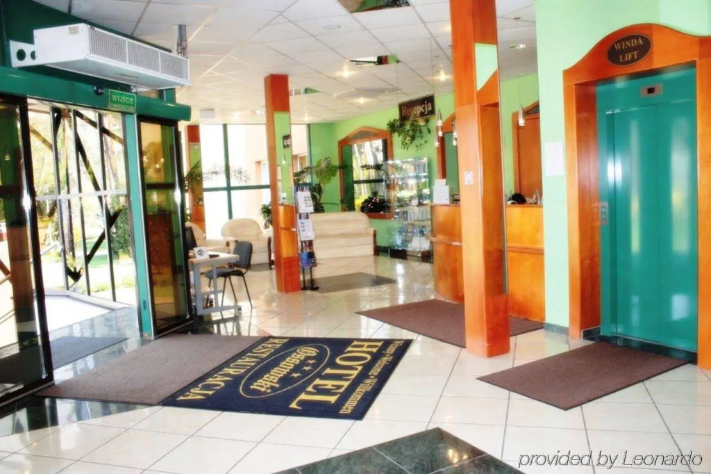 Lobby & Reception