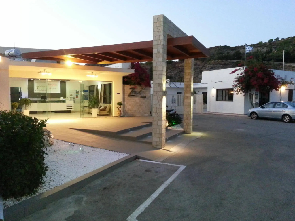 Zoes Hotel