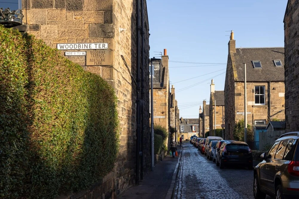 Modern and Jazzy 2 Bedroom House in Edinburgh