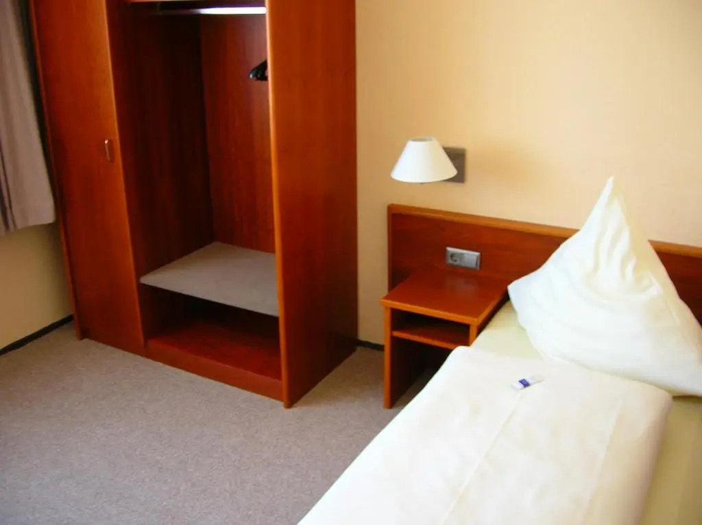Economy room