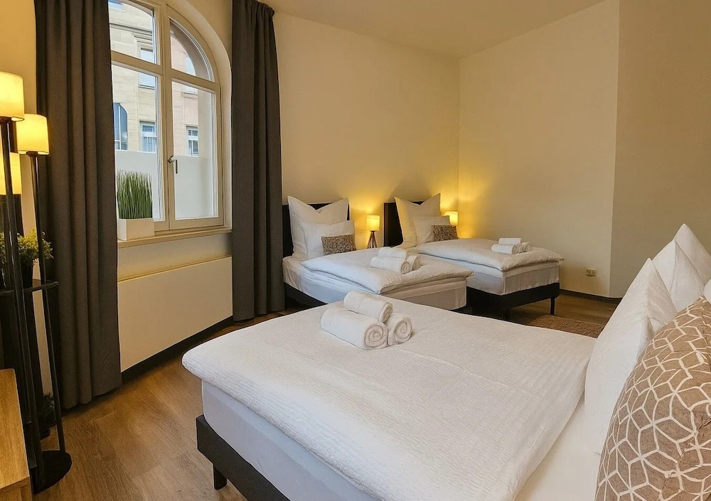 170m2 Apartment bis zu 15 P. 1min UBahn