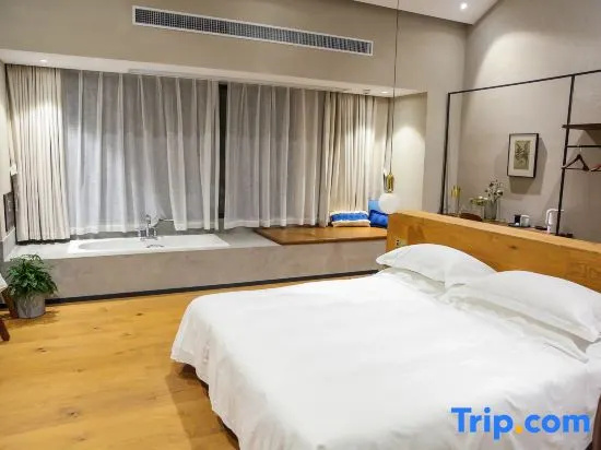 Standard Double room with view (full double bed)