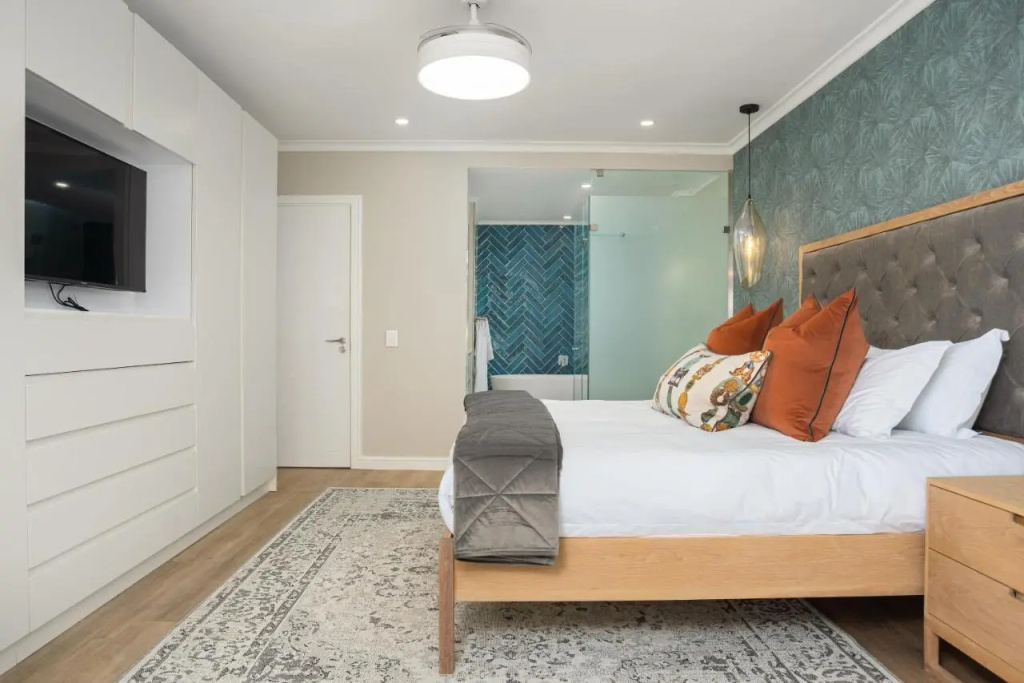 Dolphin Beach C110 — 4