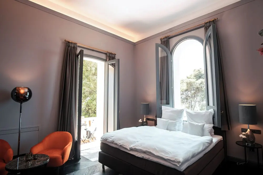 1 Bedroom Luxury room with balcony and with view