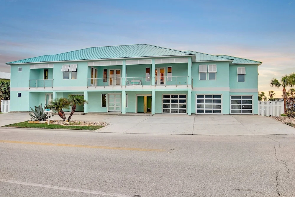 1893bays 5 Bedroom Home