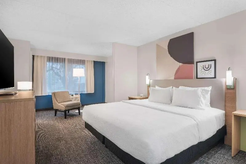Standard Double room with balcony (full double bed)