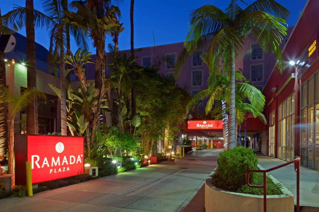 Ramada Plaza by Wyndham West Hollywood Hotel & Suites — фото
