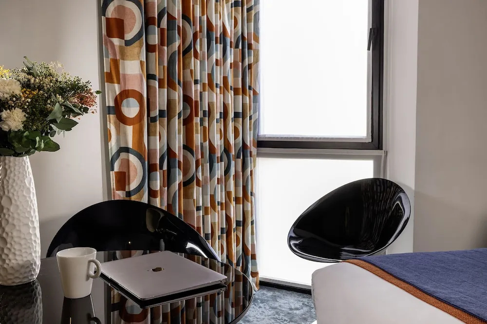 7 Eiffel Hotel 64