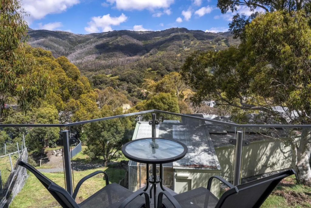 Lantern 1 Bedroom Balcony with mountain View