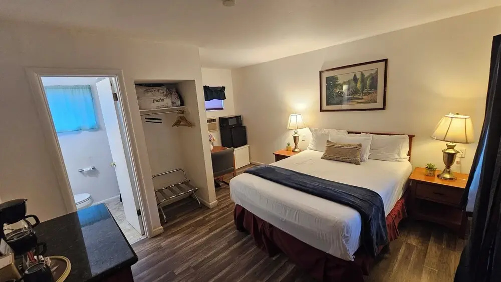 Standard Double room (full double bed)