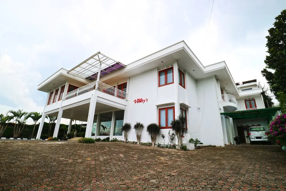 Hotel Villa Venety's by ZUZU