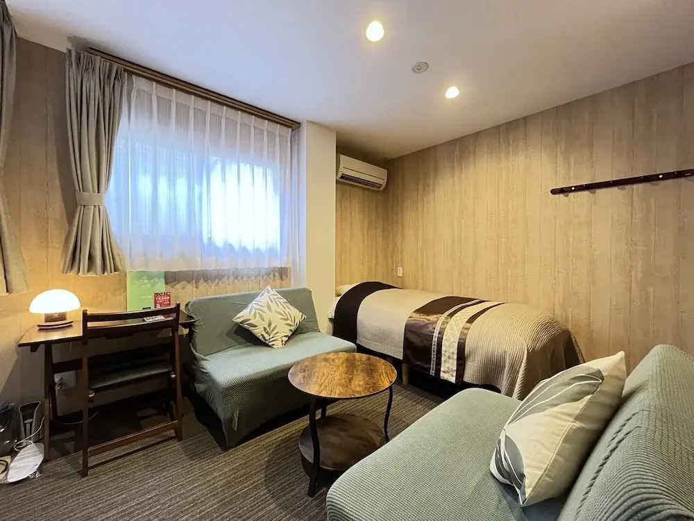 標準四人房，配有大床