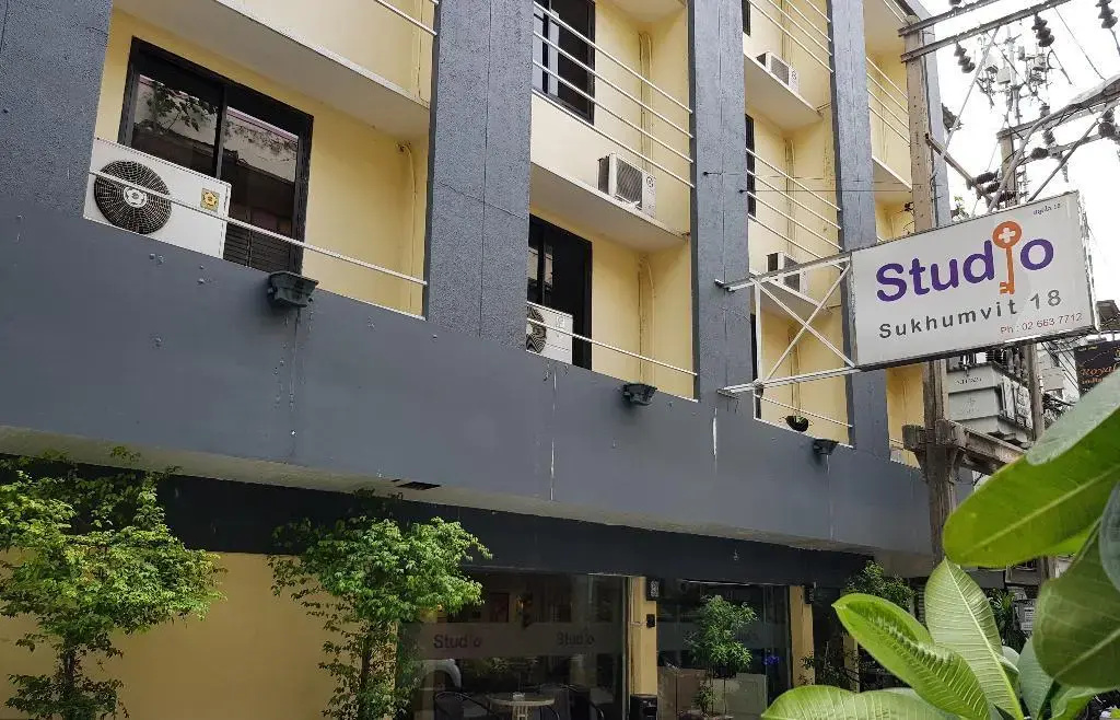Studio Sukhumvit 18 by iCheck inn