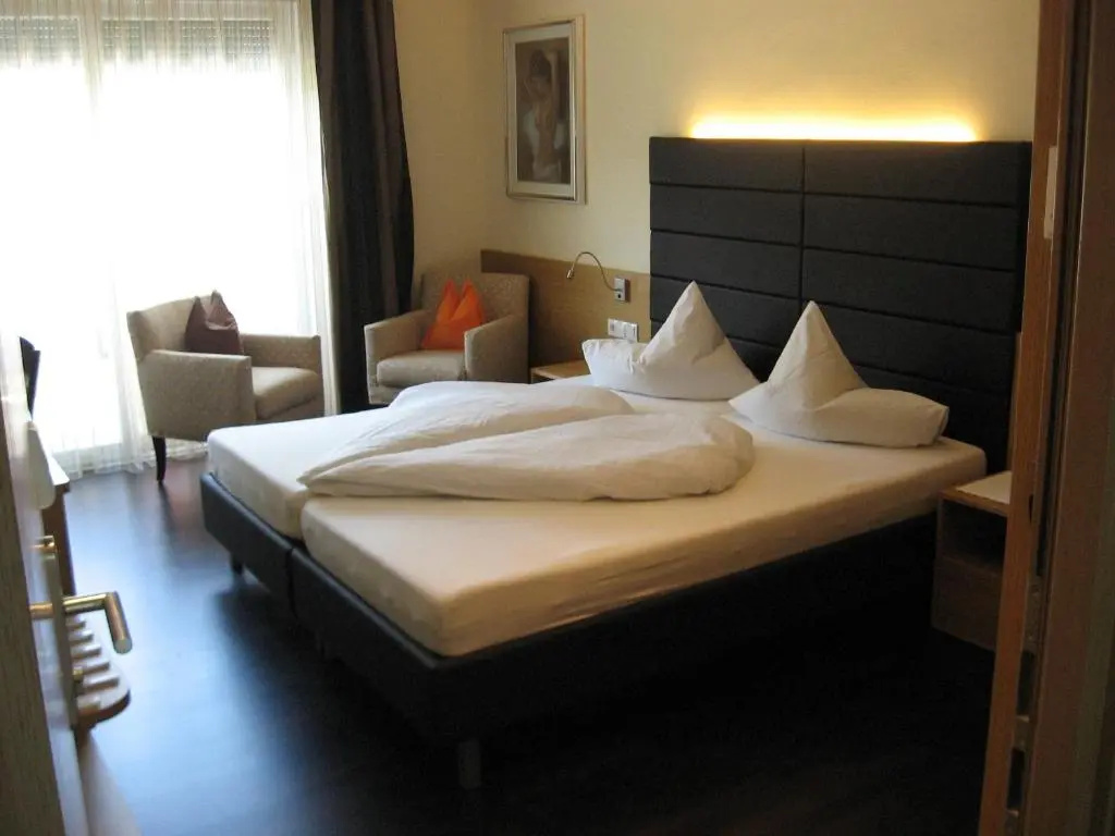 Standard Double room with balcony (full double bed)