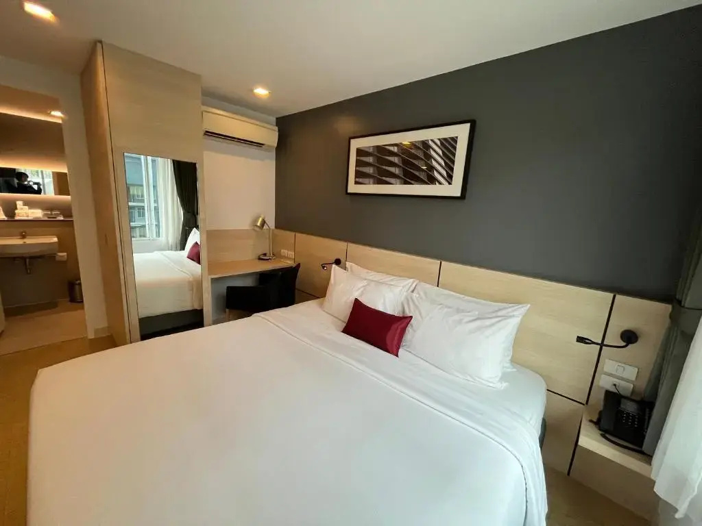 Arize Hotel Sukhumvit - Tap to explore photos