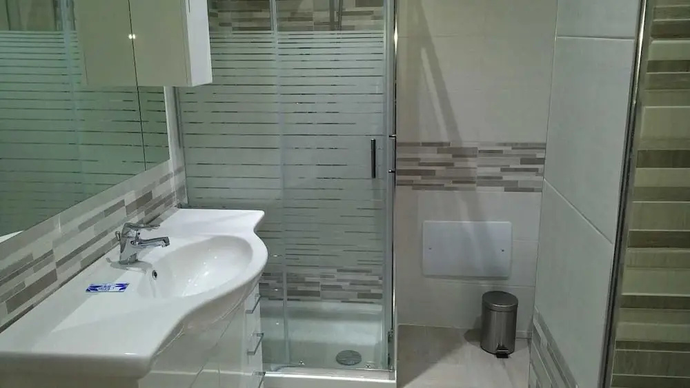 Deluxe Double room (full double bed)