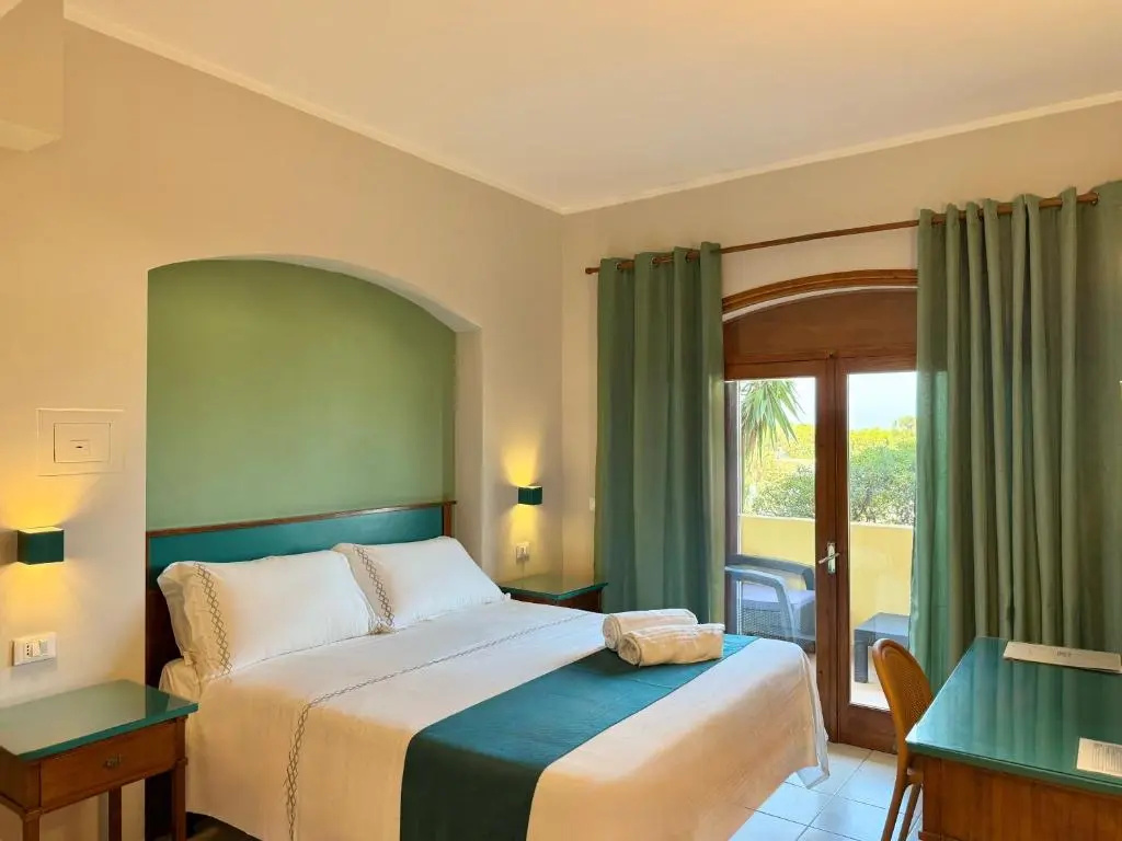 Standard Double room with sea view (full double bed)