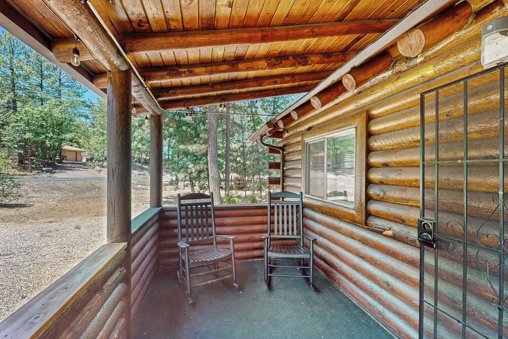 3BR Cabin w/ Loft, Wood Stove, AC & Fire Pit