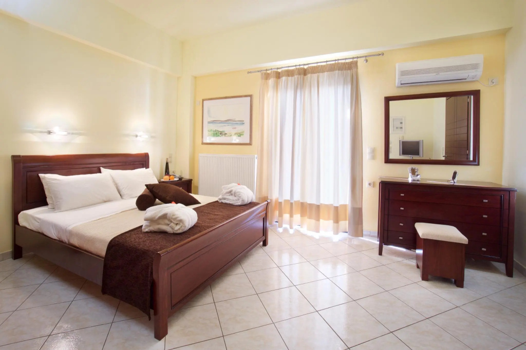 Deluxe Double room (full double bed)