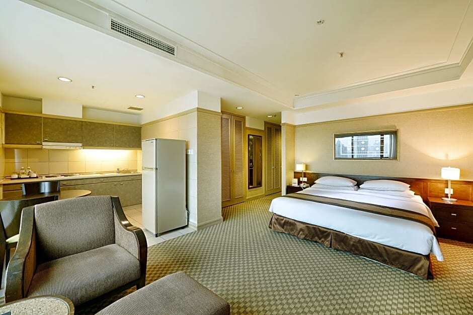 Pacific Regency Hotel Suites