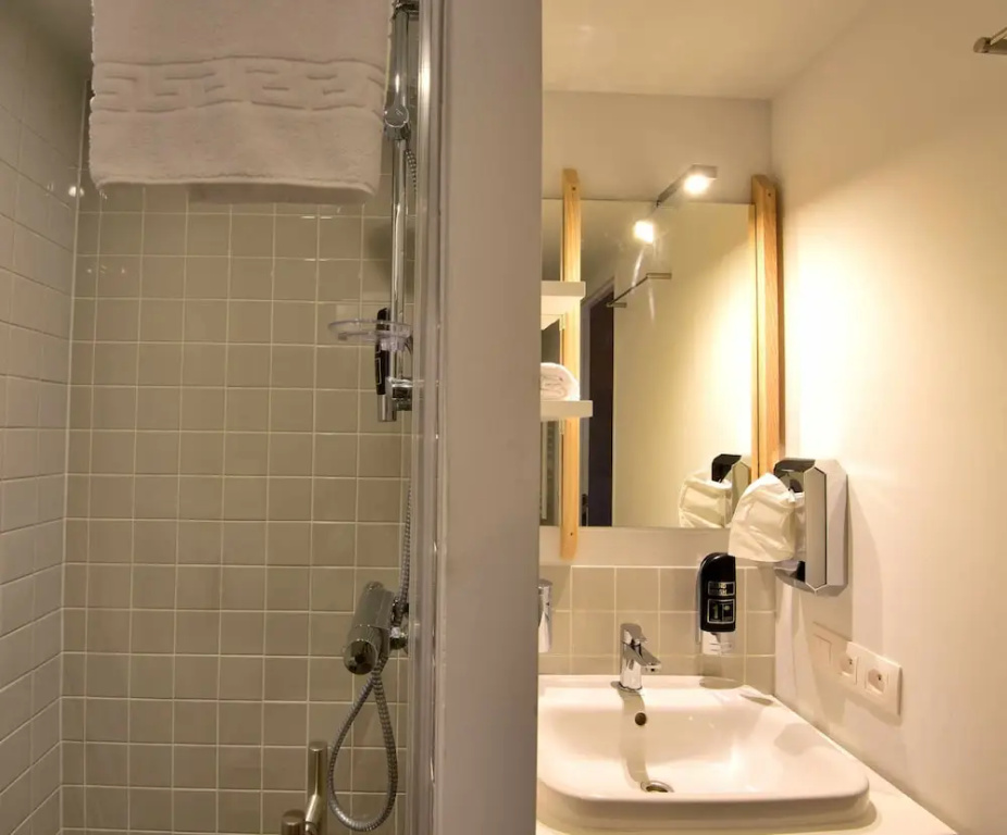 Deluxe Double room with canal view (full double bed)