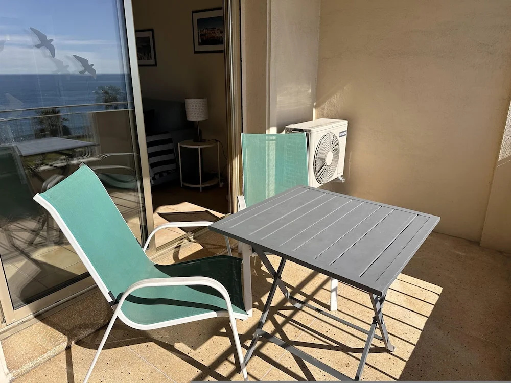 One Bedroom Apartment in Cannes With a Balcony and Great sea Views - 821
