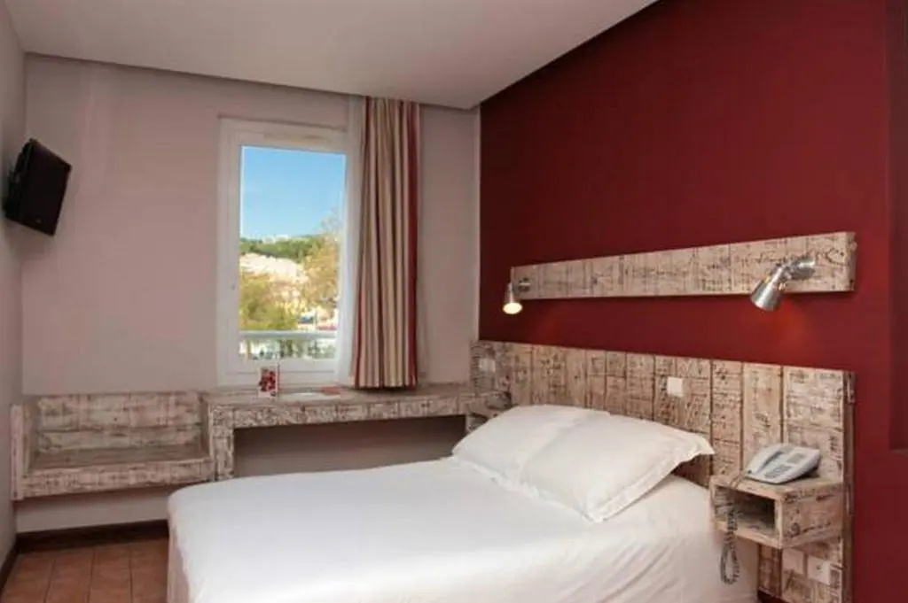 Classic Double room with land view (full double bed)