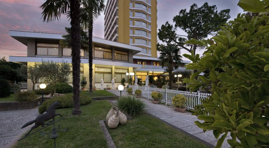 Hotel photo 11